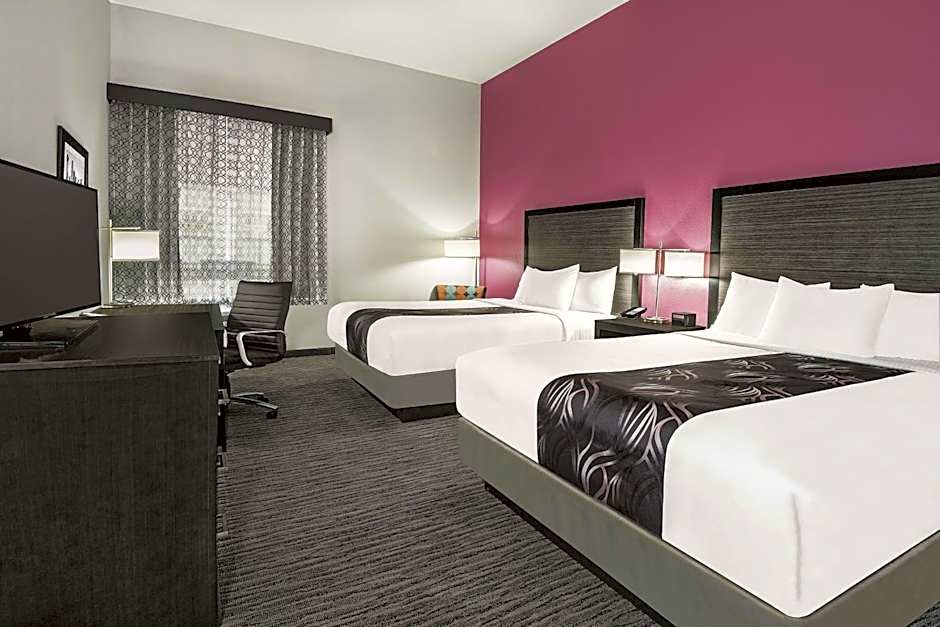 La Quinta Inn & Suites by Wyndham Dallas Grand Prairie North