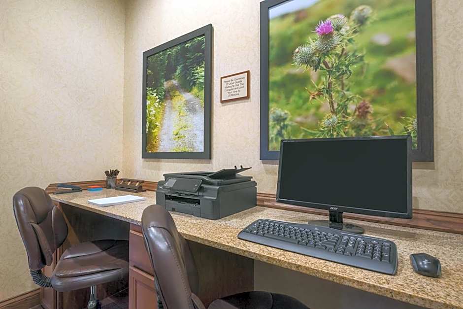 Country Inn & Suites by Radisson, Minot, ND