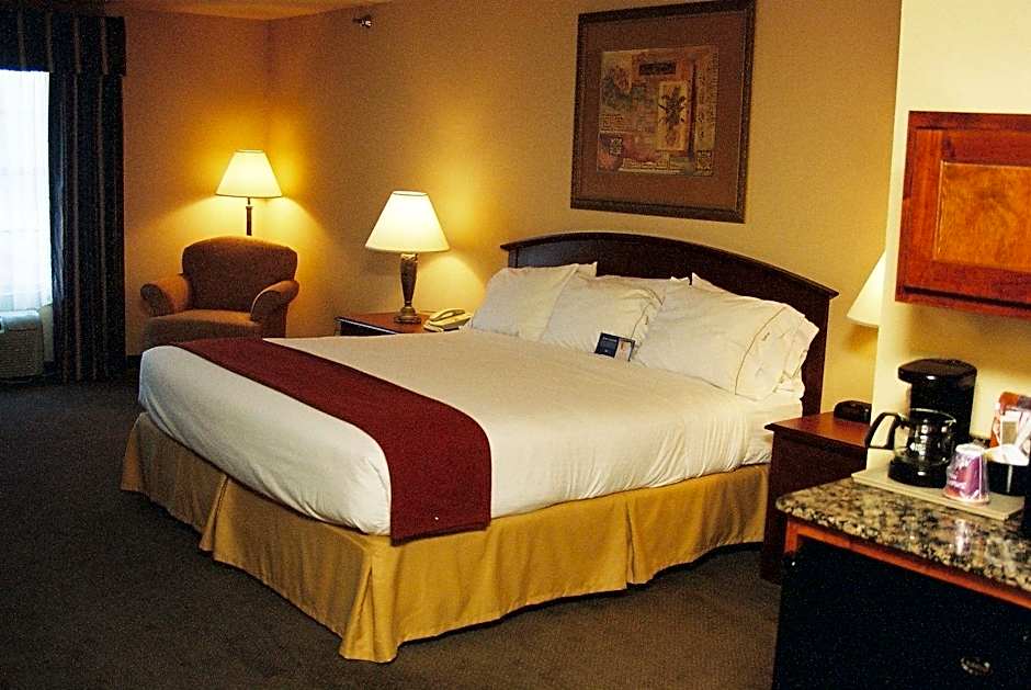 Holiday Inn Express & Suites Kerrville By IHG