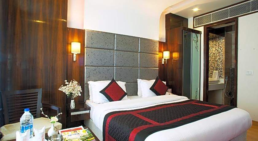 HOTEL DELHI 55 @ NEW DELHI RAILWAY STATION                                                      
