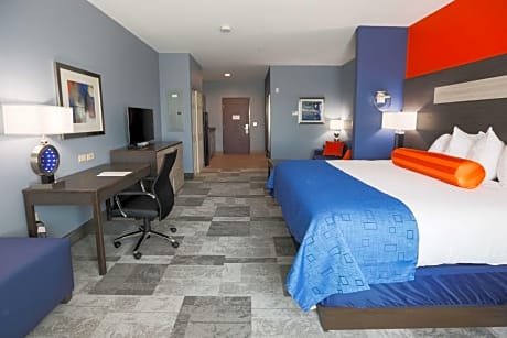 Suite-1 King Bed, Non-Smoking, Pillowtop Bed, 40 Inch Lcd Tv, Microwave And Refrigerator, Sofabed, F