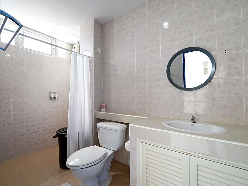 RoomQuest One Bangsaray