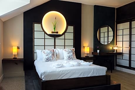 The Woodridge Hotel