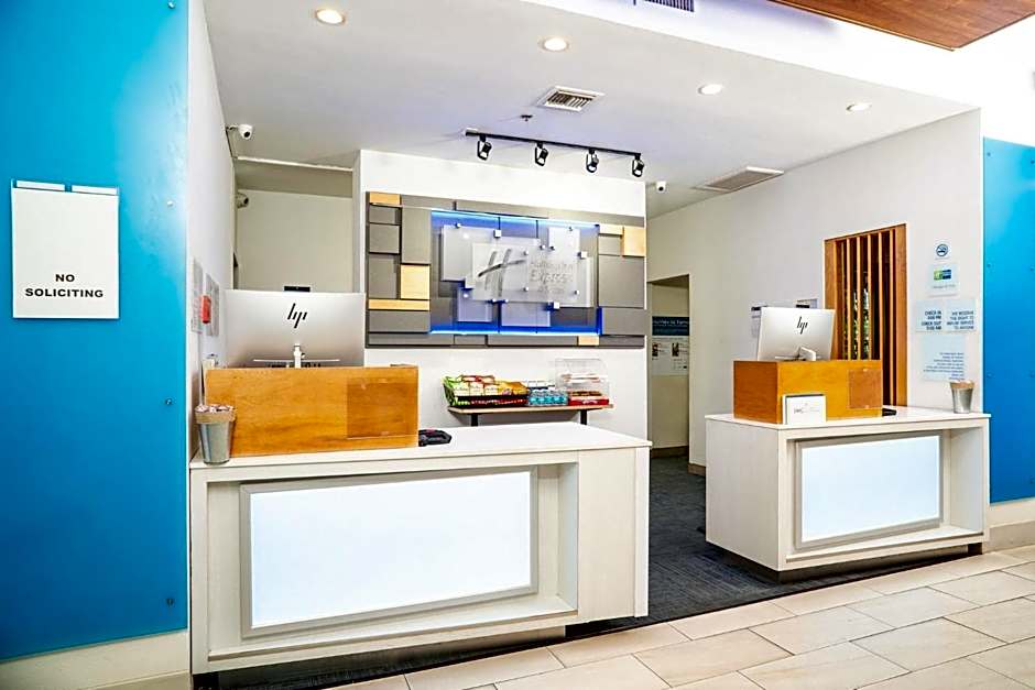 Holiday Inn Express Hotel & Suites Hesperia By IHG