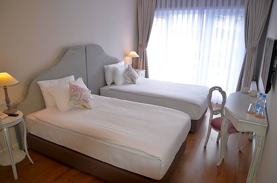 Villa Blanche Hotel SPA & Garden Pool