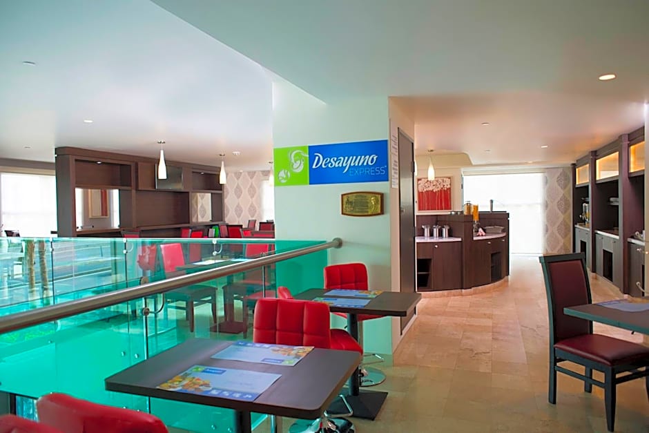 Holiday Inn Express & Suites Queretaro By IHG