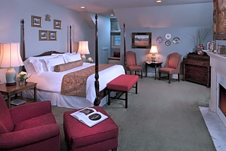 Deluxe King Suite