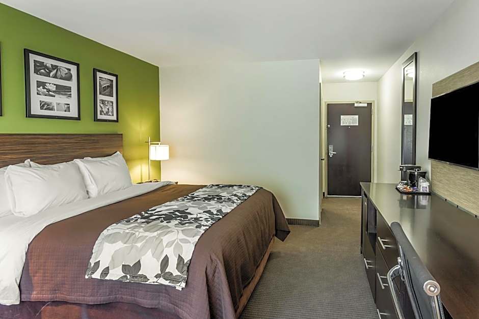 Photo 1 of 4 of 1 King Bed, Accessible