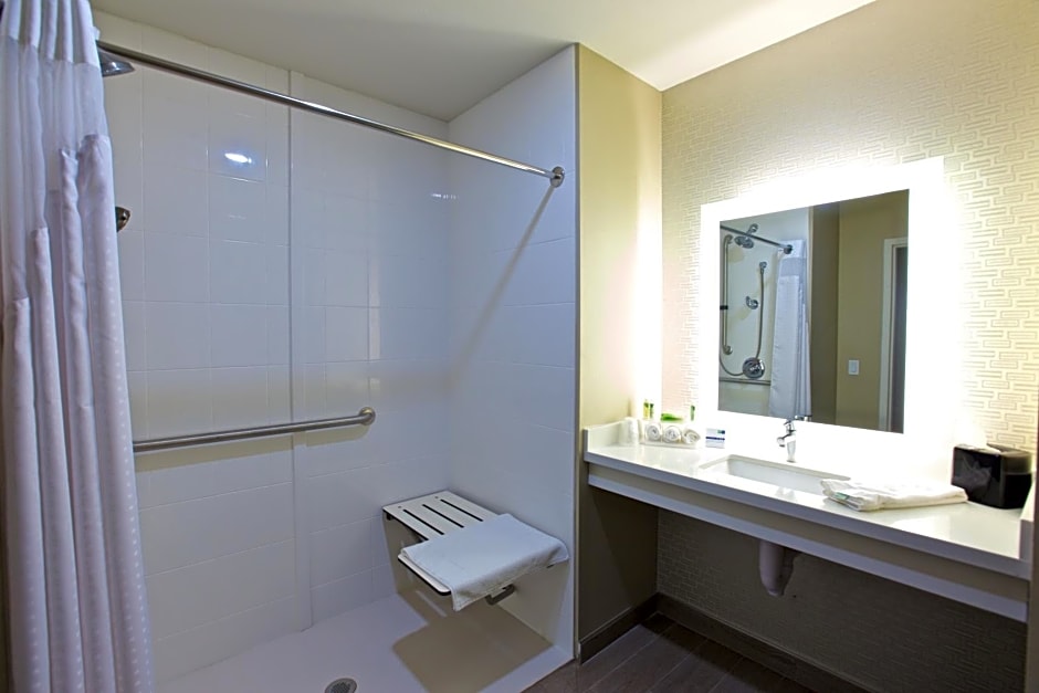Holiday Inn Express Fargo SW I94 Medical Center, an IHG Hotel