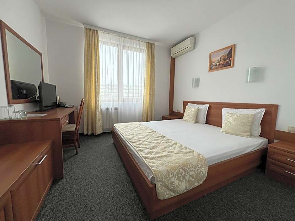 Family Hotel 007 Ivan Dimitrov-Kuklata 15 Str