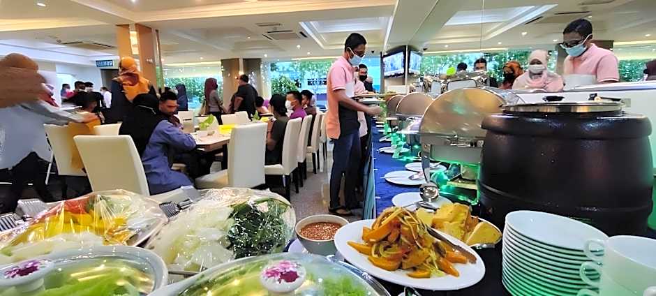 Queenspark Lovita Hotel