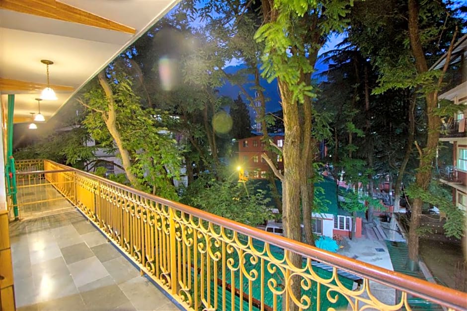 Goroomgo Samiru Manali 