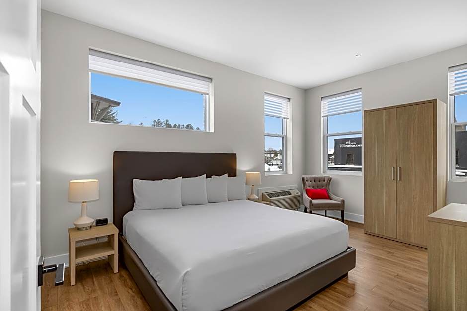 Lake Placid Inn: Main Street