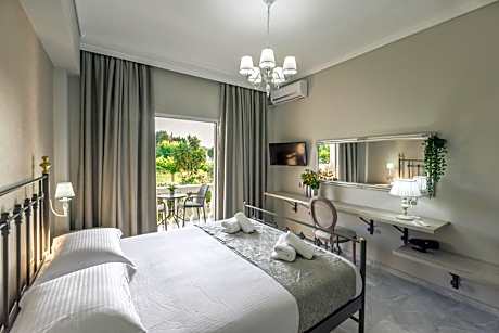 Deluxe Double Room with Garden View