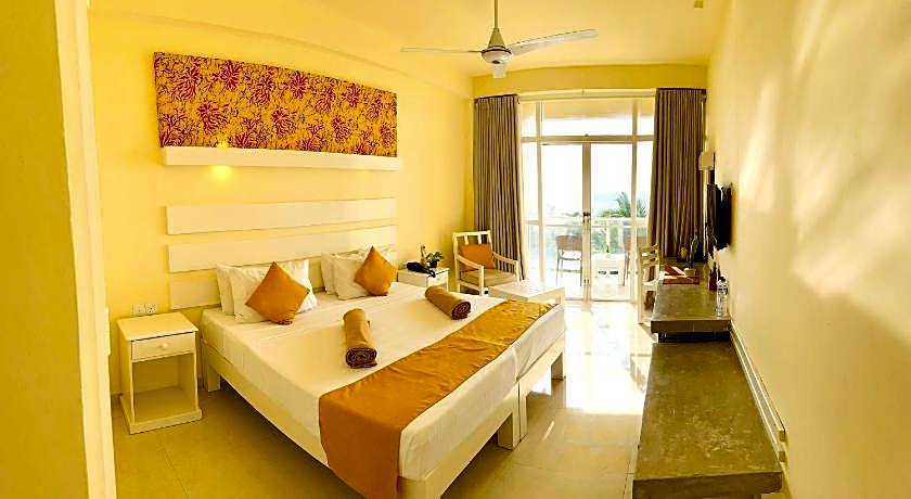Beacon Beach Hotel