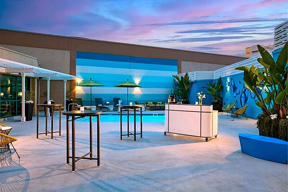 Renaissance Los Angeles Airport Hotel