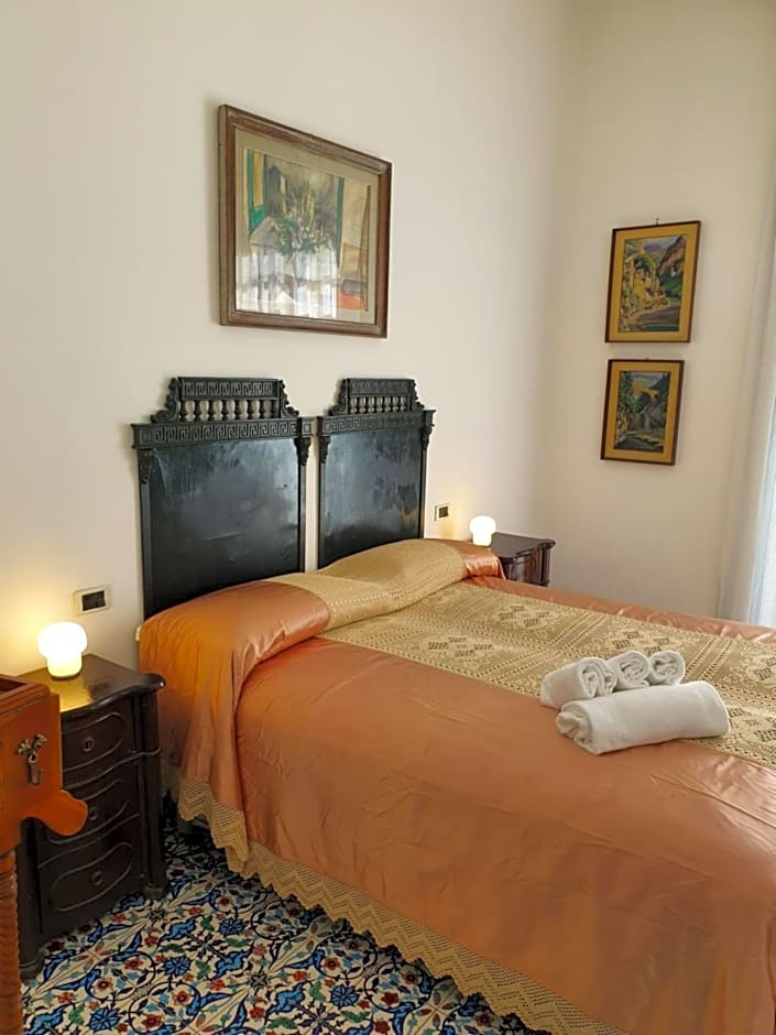 Qu4ttro I D'Angleterre Guest House