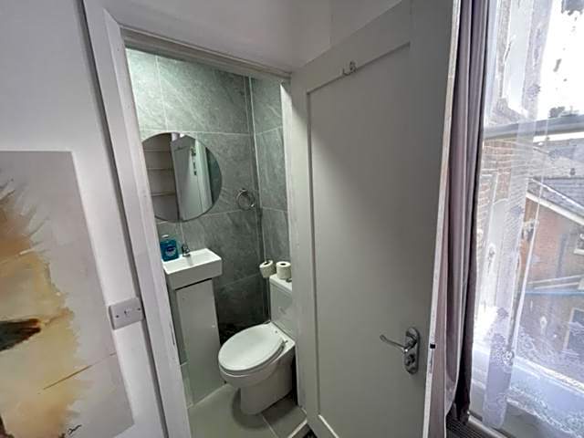 London Budget Bliss, London W12, white city, shepherd's bush market