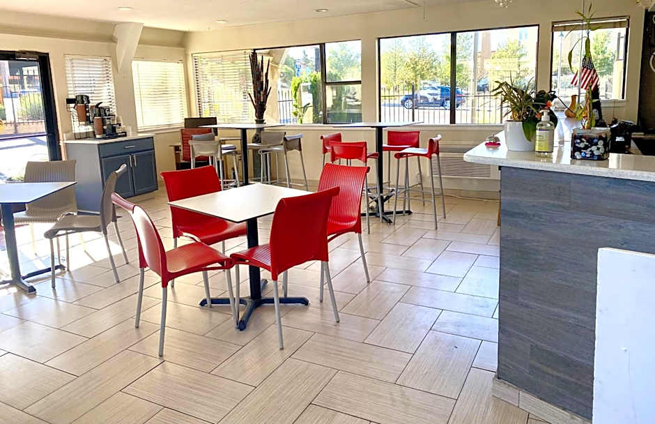 Super 8 by Wyndham Albuquerque Downtown