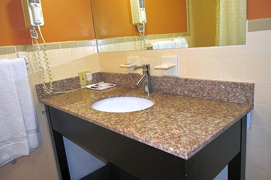 Hollow Inn and Motel