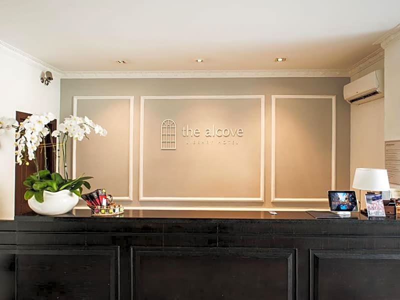 The Alcove Library Hotel