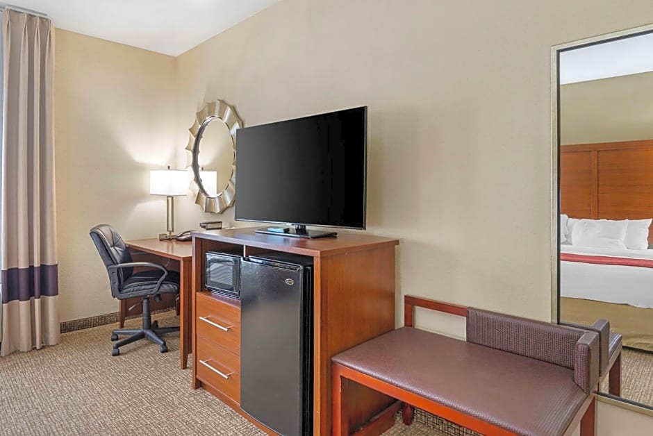 Comfort Suites At Virginia Center Commons