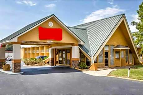 Perry Inn & Suites By Capital O National Fairground GA I 75