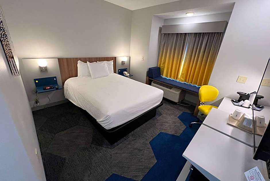 Microtel Inn & Suites By Wyndham Charlotte/Northlake