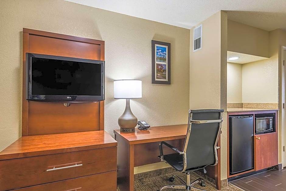 Comfort Inn & Suites Dayton North