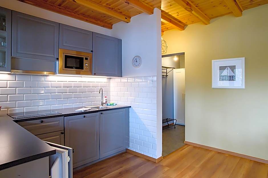 Domki Kaszuby - jezioro las i zoo w Szarlocie