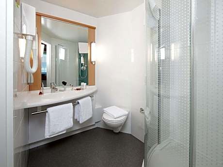 Comfort Room with Double Bed and Single Sofa Bed