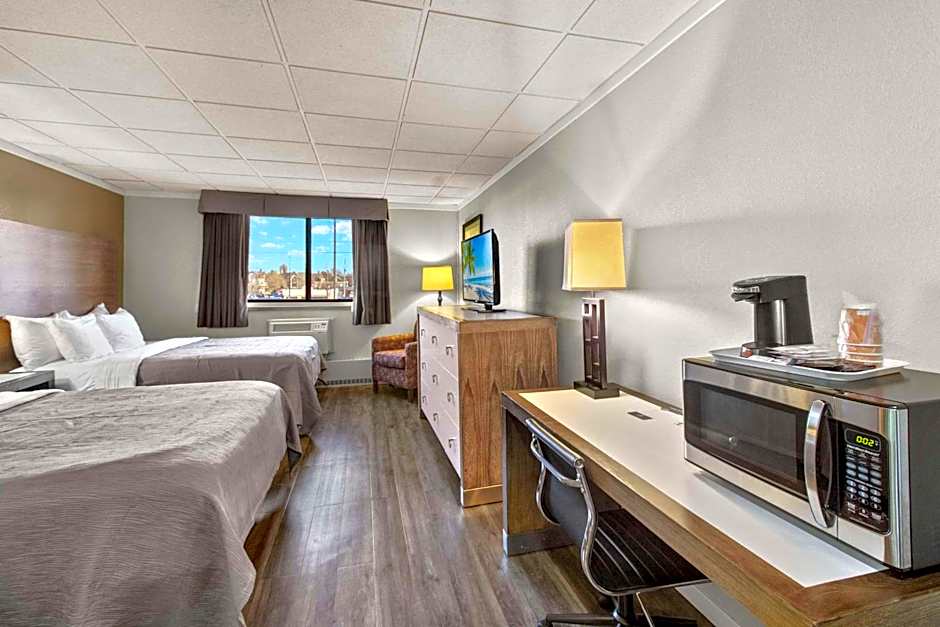 Quality Inn & Suites Green Bay Downtown