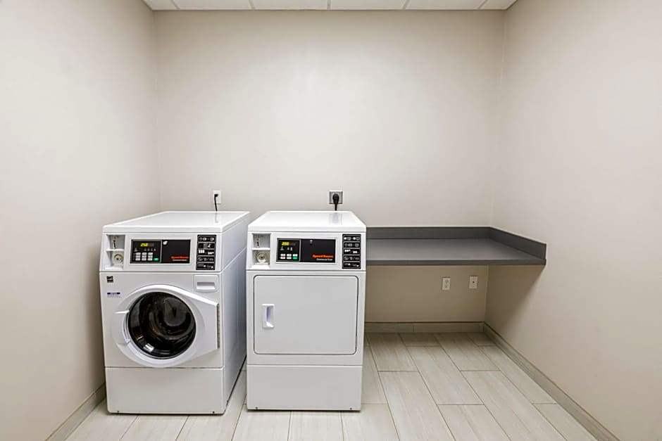 Holiday Inn Express and Suites Lindale By IHG