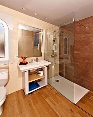 1BEDROOM APART 2ADULTS+1CHILD.