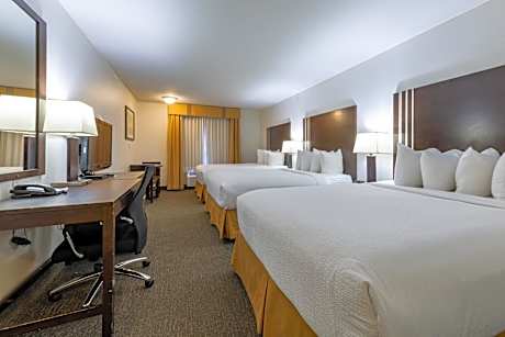 Queen Room with Three Queen Beds - Non-Smoking