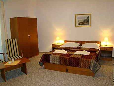 Economy Room