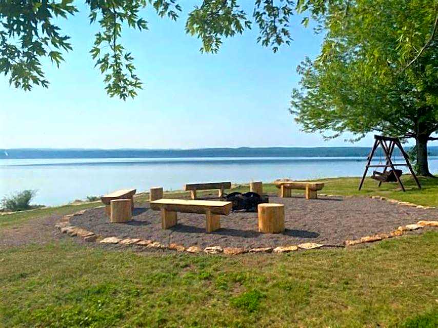 Baraga Lakeside Inn