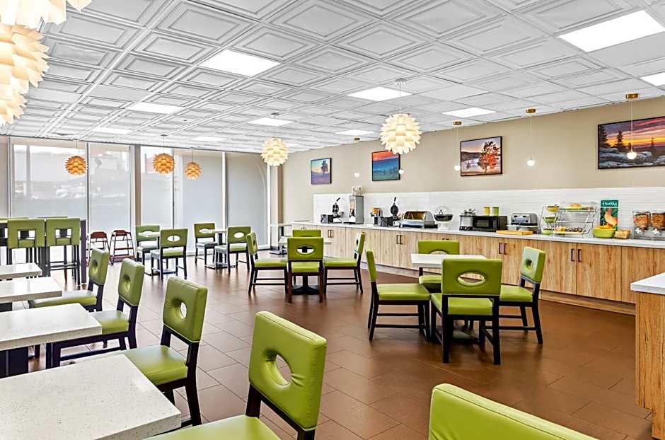 Quality Inn & Suites Charleston - Civic Center