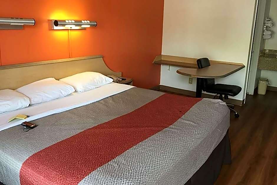 Travelodge by Wyndham San Antonio Lackland AFB