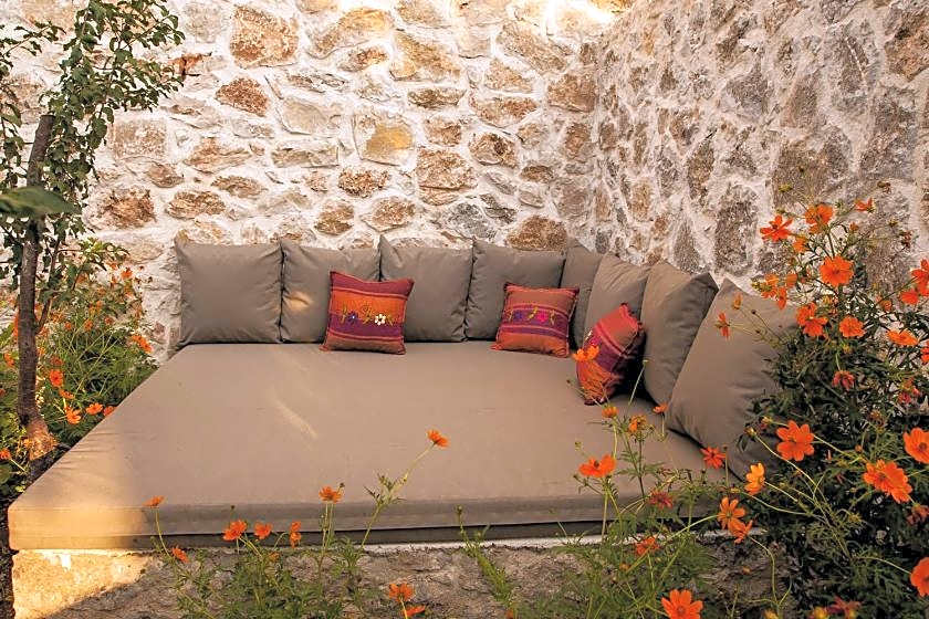 Mandarin & Mango Boutique Hotel