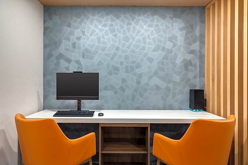 Holiday Inn Express & Suites North Fremont By IHG