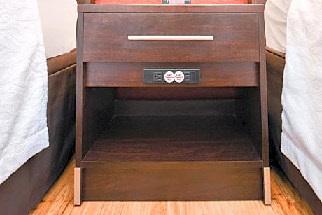 Deluxe King Room with Kitchen - Disability Access/ Smoke-Free