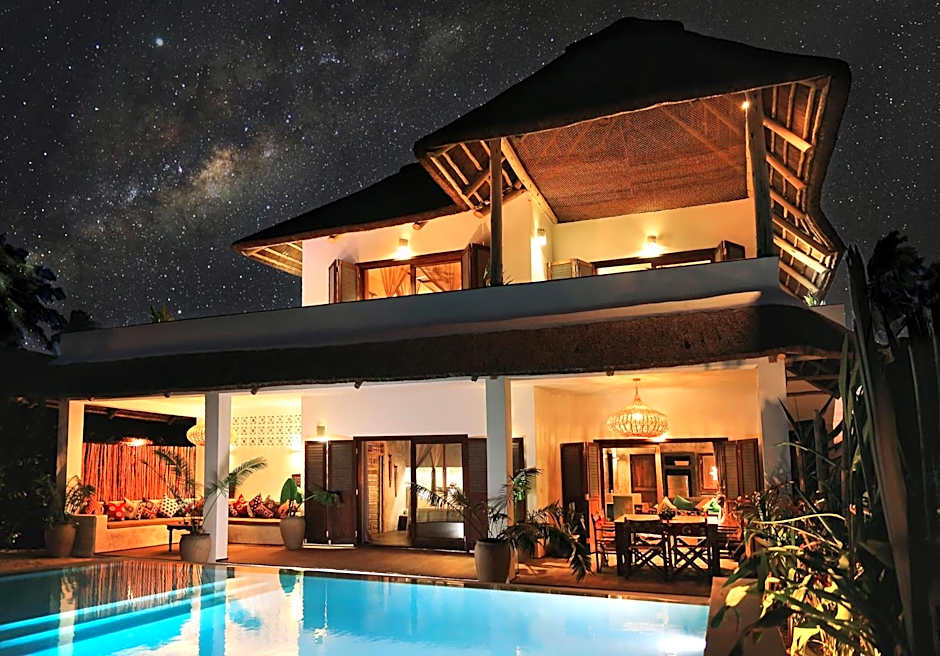 Joya' Beach Suites & Villa