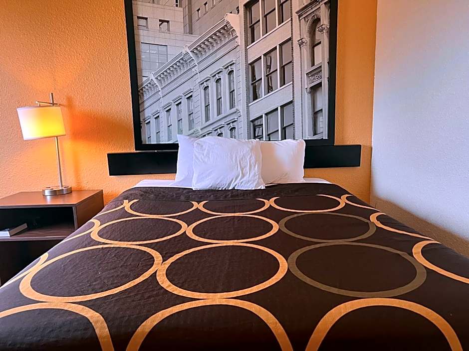 Super 8 by Wyndham Elizabethtown