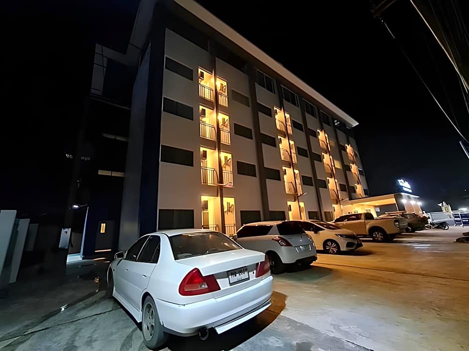 The charlotte smart hotel lopburi