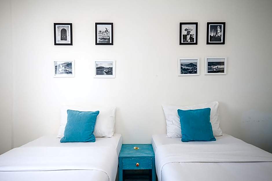 Paras Paros Marina Lodge