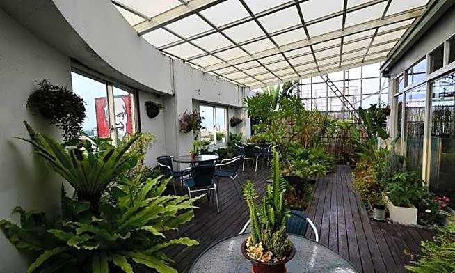 Cambridge Hotel Yung Kong