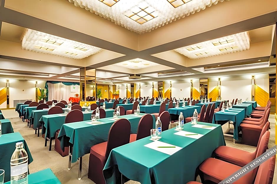 Bangkok Palace Hotel