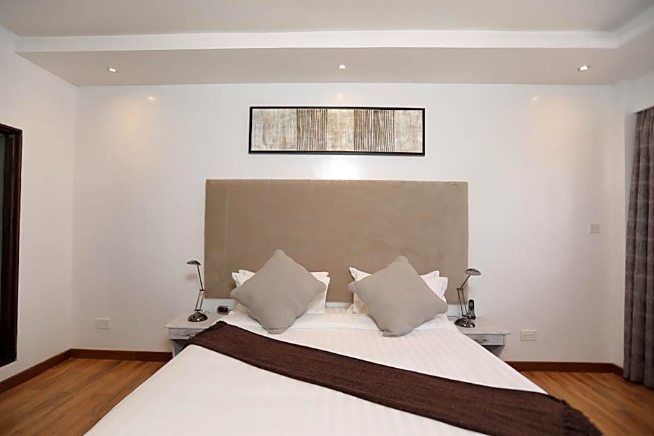 Bidwood Suite Hotel, Opposite Sarit Centre