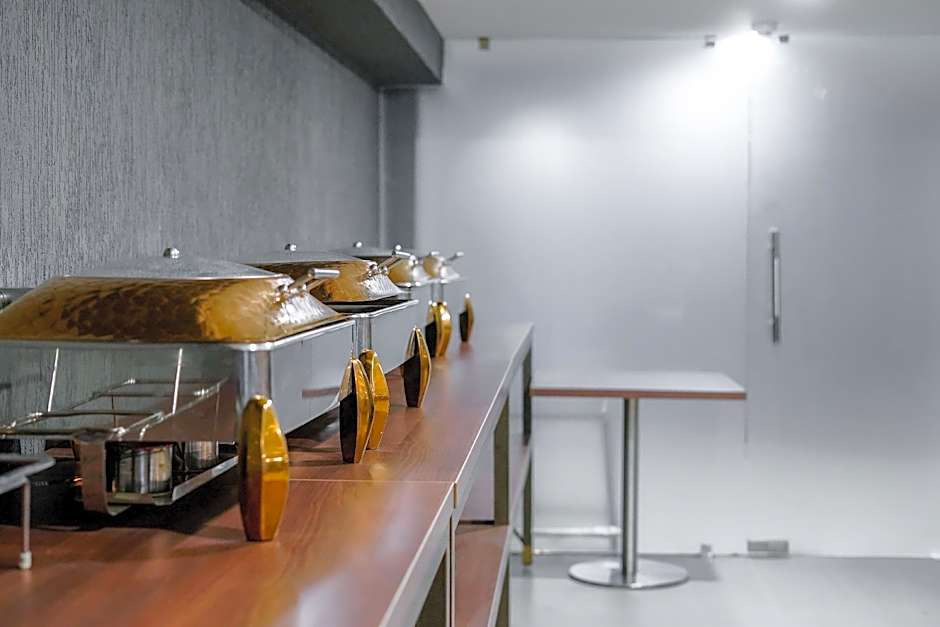 Saltstayz Select - Golf Course Road & Sector 57